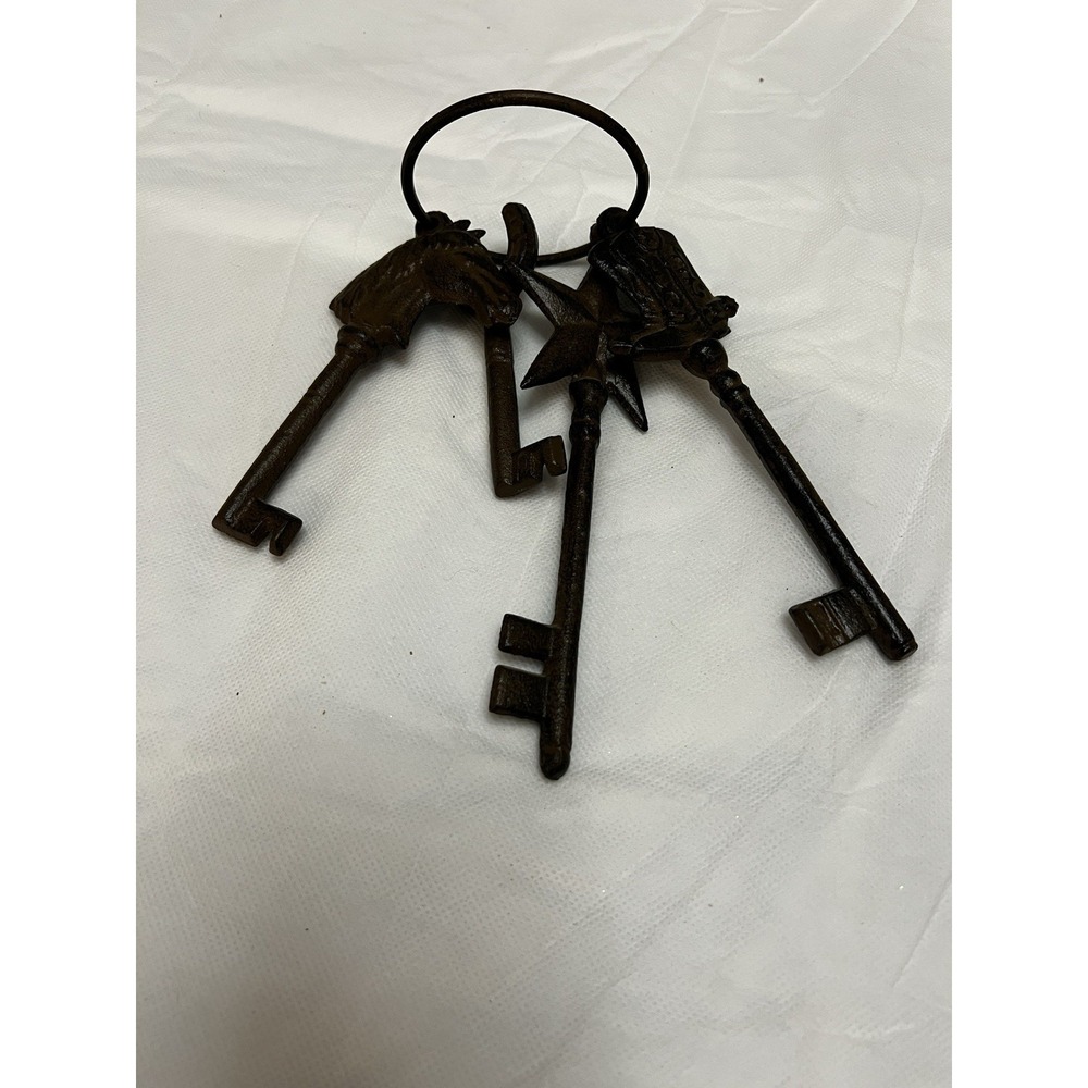 Vintage‎ Cast Iron Skeleton Keys Rustic Decor Horse Boot Star Horseshoe Lot Of 4